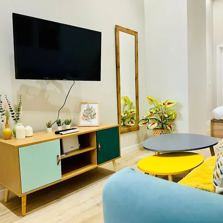 Design & Style Close To Center Valencie